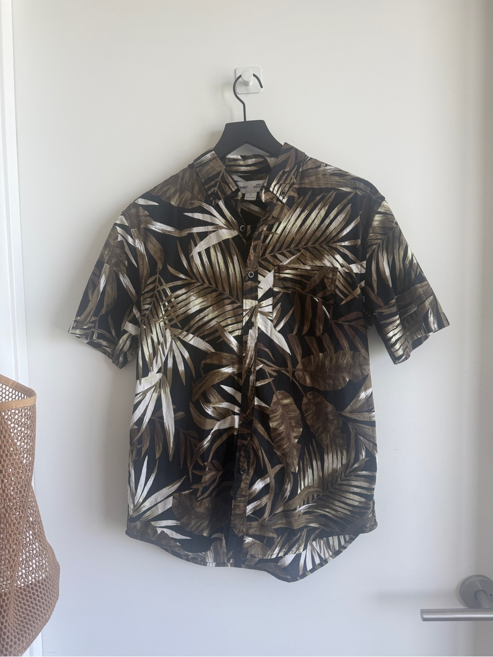 Old Navy Black Tropical Leaf Print Button-Down Shirt